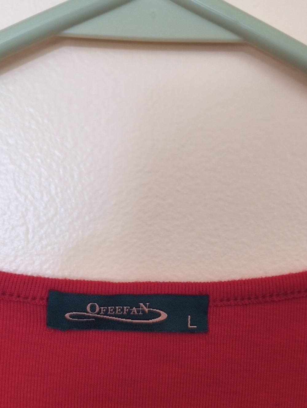 Ofeefan Women’s Scoop Neck Sweater — Red